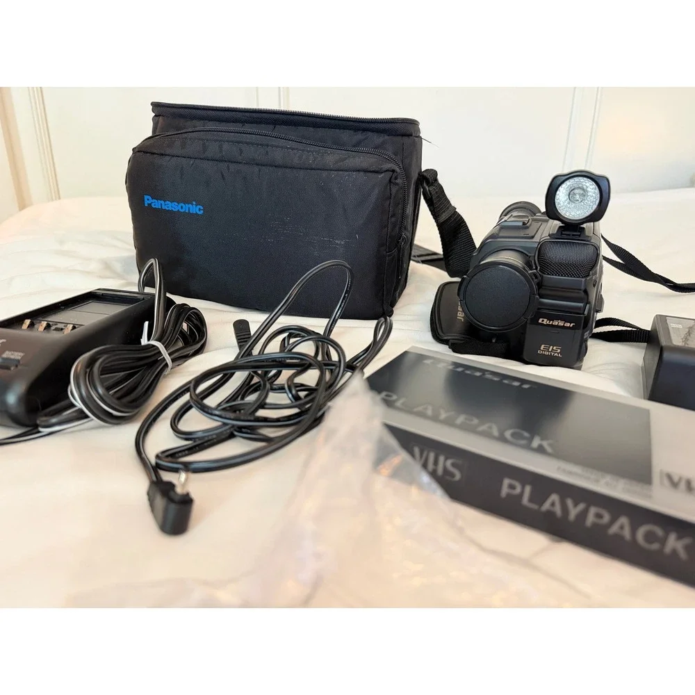 Quasar VM525 QuarterBack VHS-C Camcorder Bundle 80x Digital Zoom EIS Vintage Kit